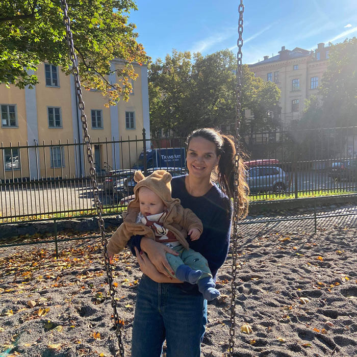 Sandra och Theodor i lekparken